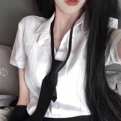爱我你再亲亲我海报